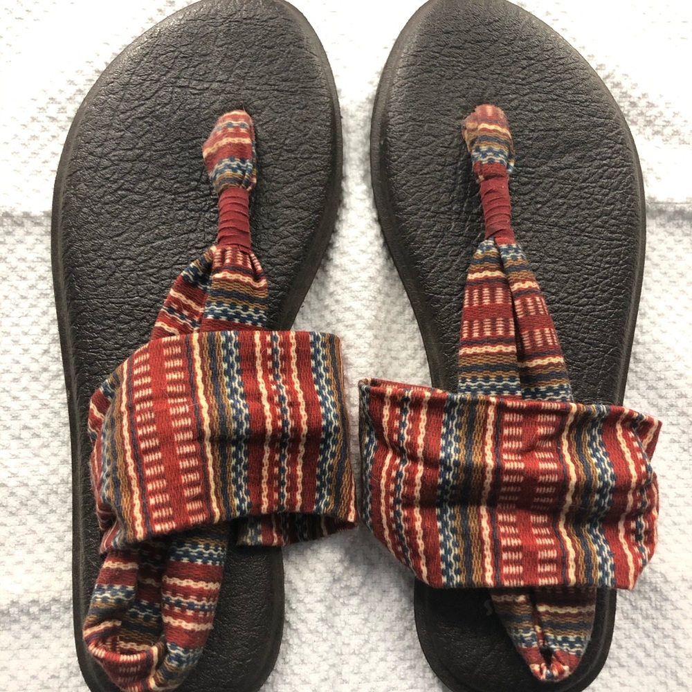 Sanuk yoga mat sandals